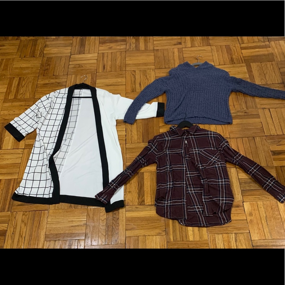 3 gently used tops :)